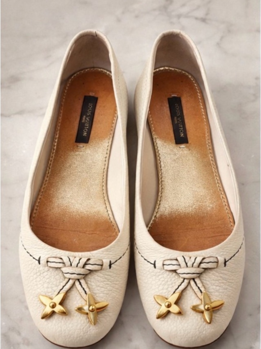 Louis Vuitton Cream Leather Ballet Flats Bow Gold LV Detail Size 38